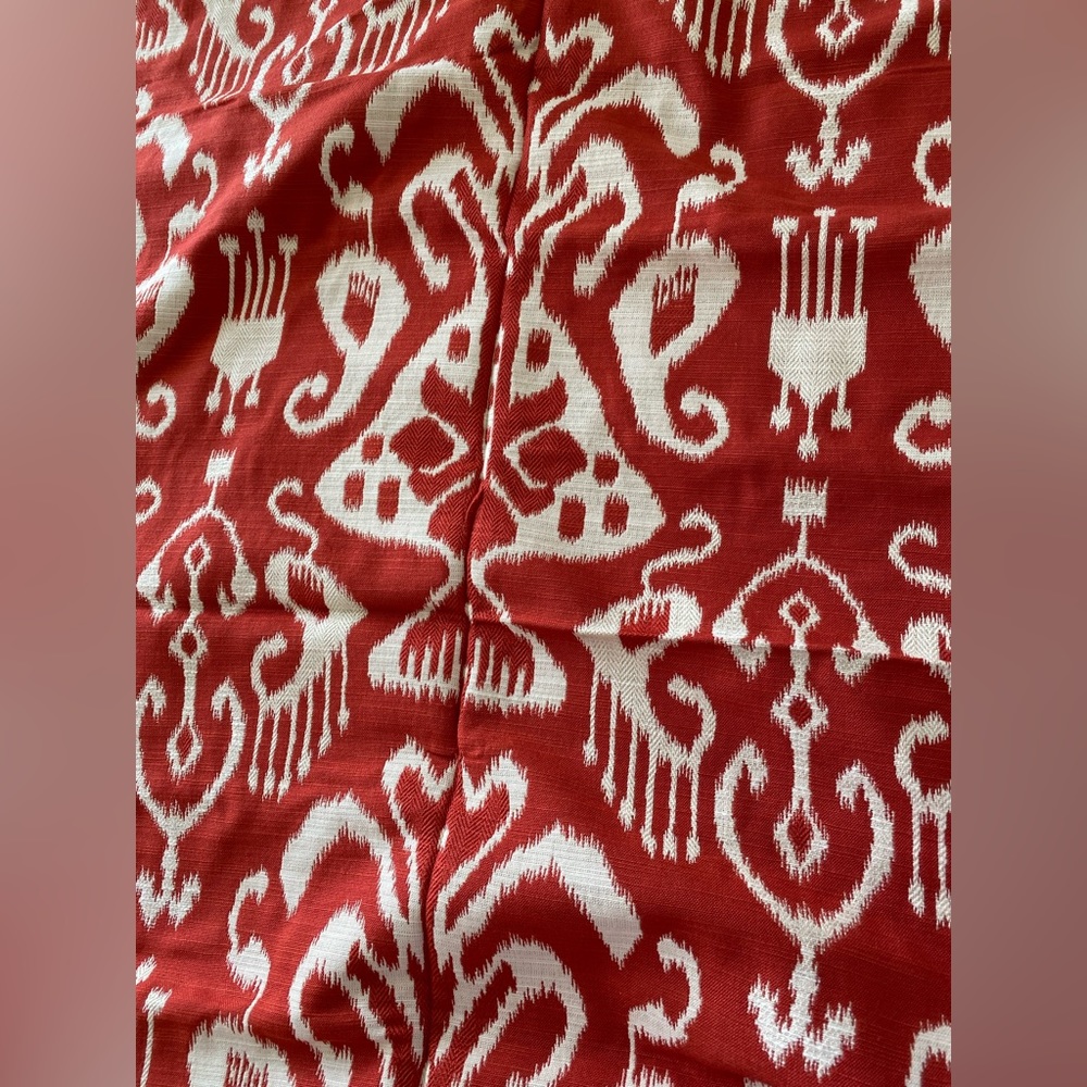 Damask Table Runner - Picture 10 of 10